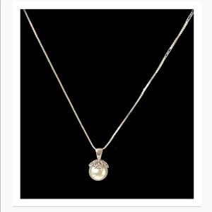 💙SOLD!!!💙14k WG Pearl Necklace